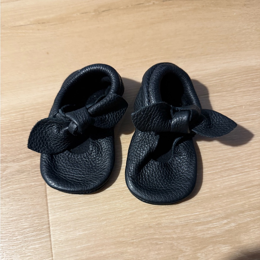 Freshly Picked Bow Moccasins size 3